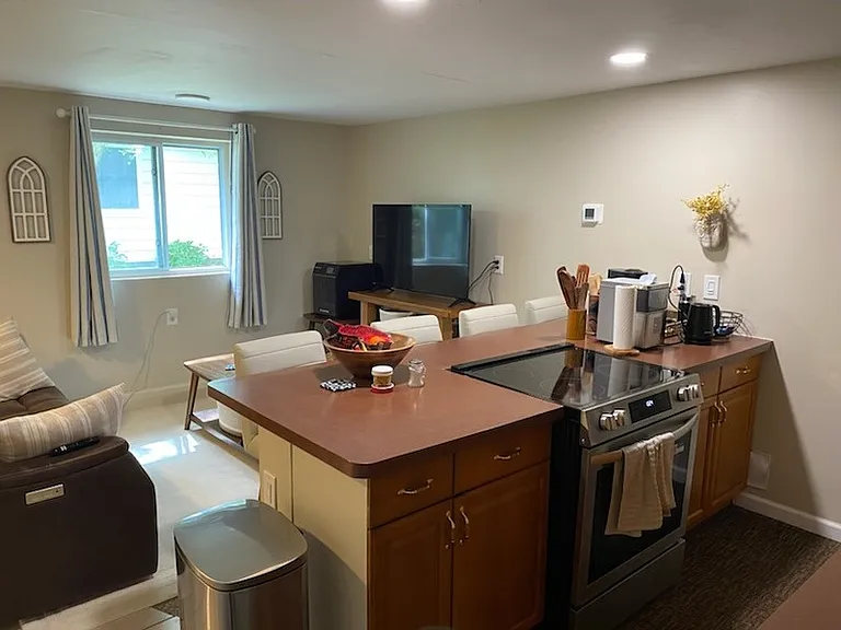 9100 Main St #2 — Photo 3