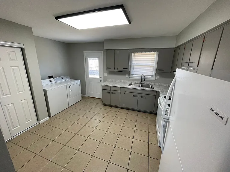 3351-3353 Woodmar Ct — Photo 3