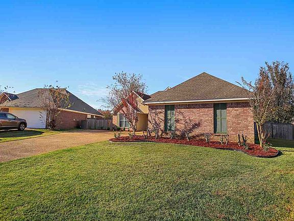 3rd image of 211 Wildberry Ct