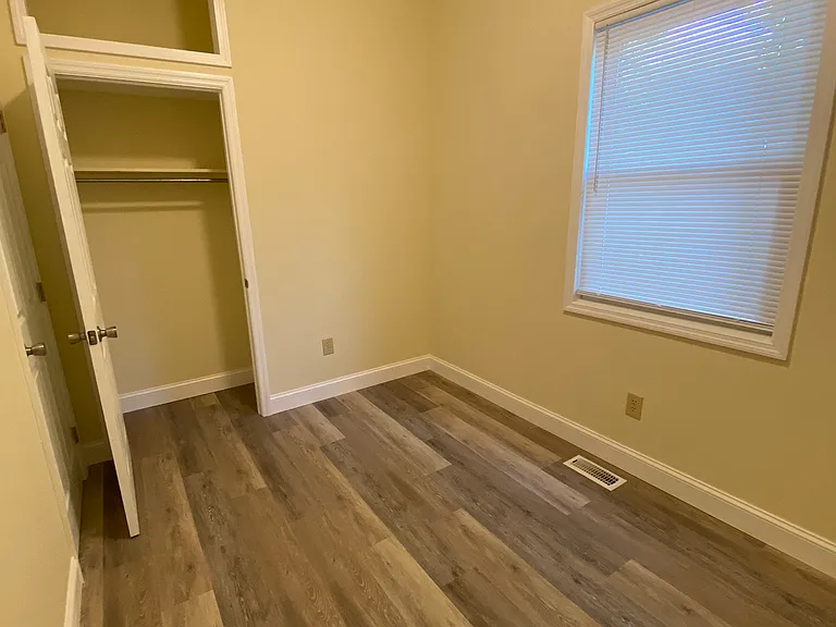1445 Hunter Ave — Photo 19