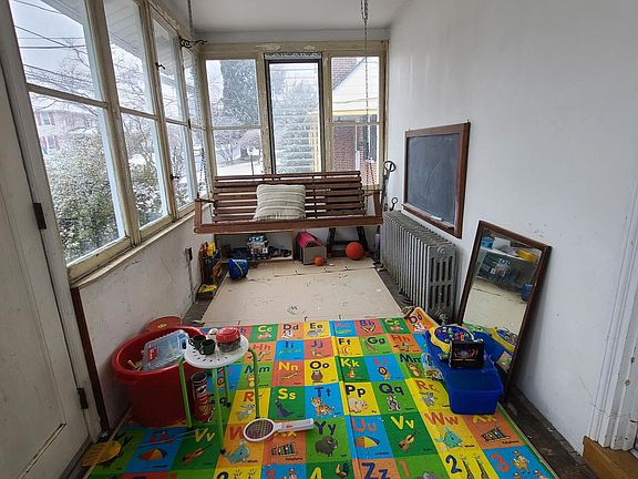 4th image of 605 Fairhill St