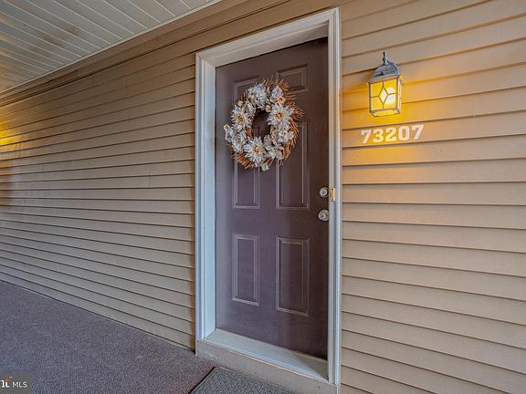 3rd image of 73207 Delaire Landing Rd #207-00