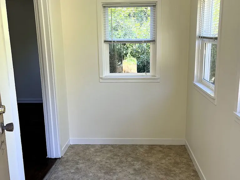 488 Sea Ave — Photo 15