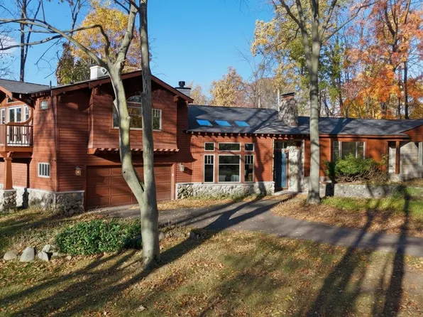 28190 Wildwood Trl, Farmington Hills, MI 48336