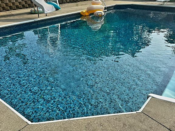 2nd image of 903 Barnes Mill Rd