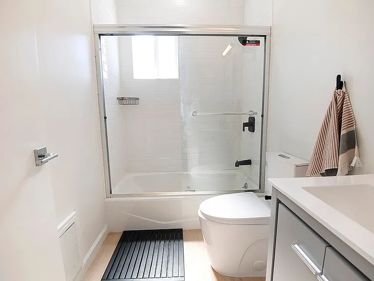 8th Street Studios Near Downtown Los Angeles Move-In Special — Photo 48