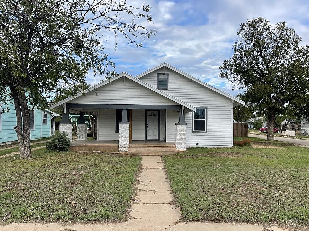 1200 N 8th St, Ballinger, TX 76821 | Zillow