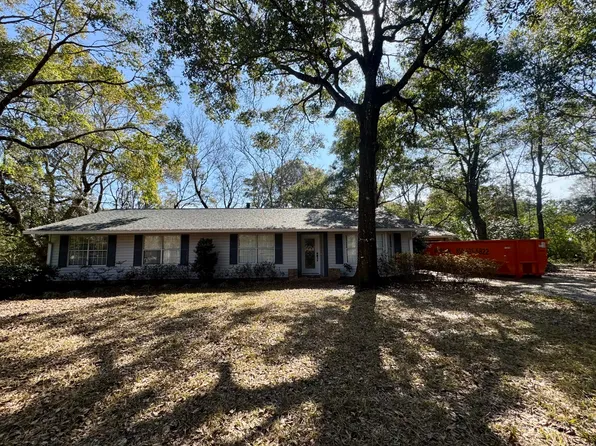 1004 Lake Dr, Niceville, FL 32578
