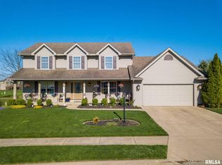 312 Knollaire Dr, Metamora, IL 61548