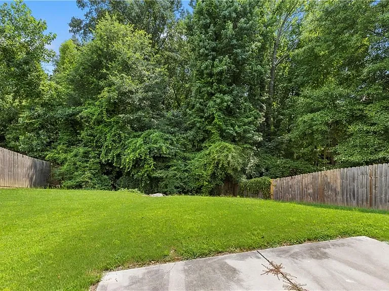 1704 Drew Dr — Photo 33