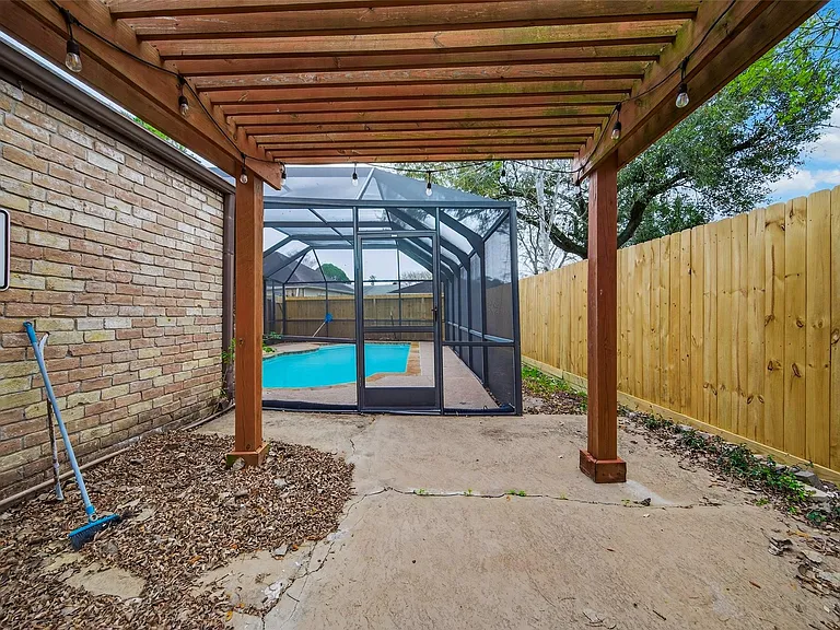 2130 Round Lake Dr — Photo 46