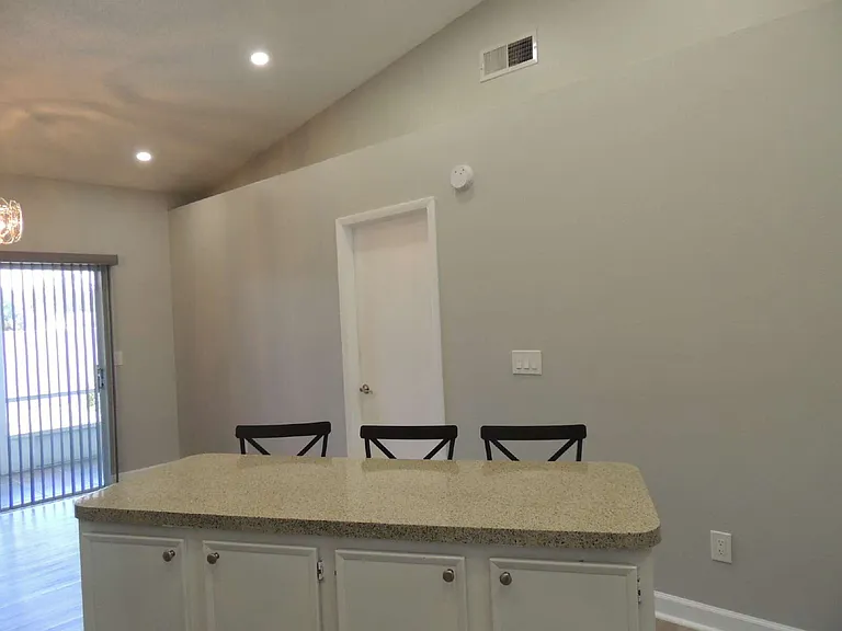 944 Burlwood St — Photo 17