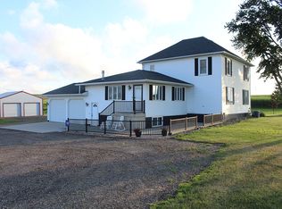 25692 Hill Valley Ln, Farley, IA 52046