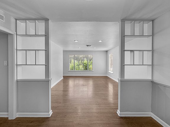5th image of 917 Ivy Ln