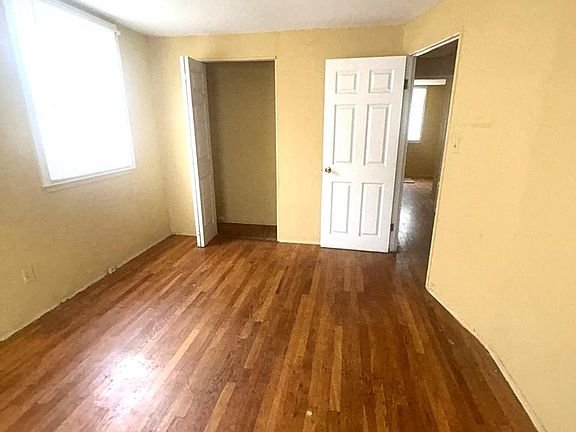 4th image of 2718 Norland Rd