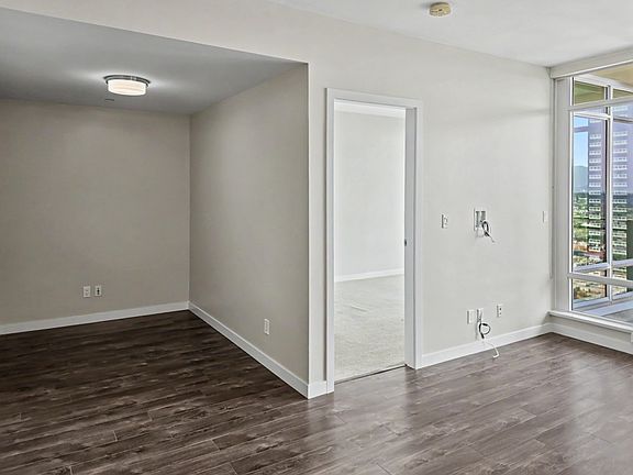 5th image of 4485 Skyline Dr #3207