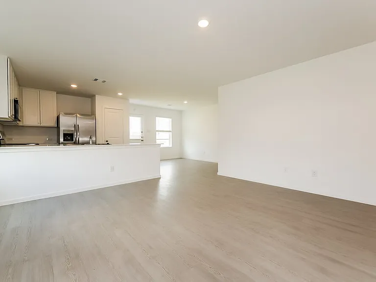 16118 Hatton Dr — Photo 4