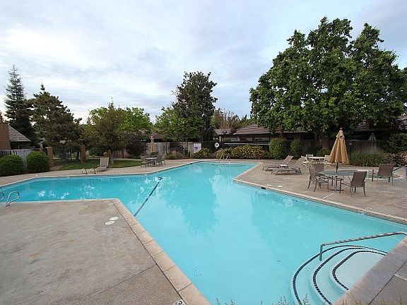 2nd image of 5346 N Colonial Ave APT 102
