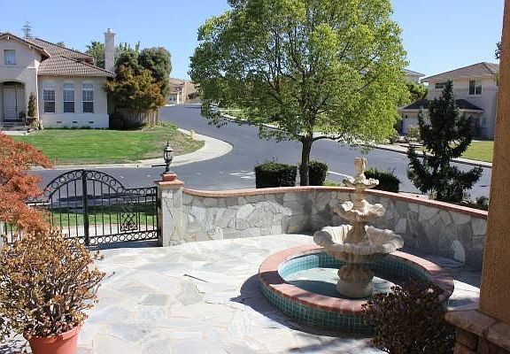 Court Yard Entry with Water Fountain