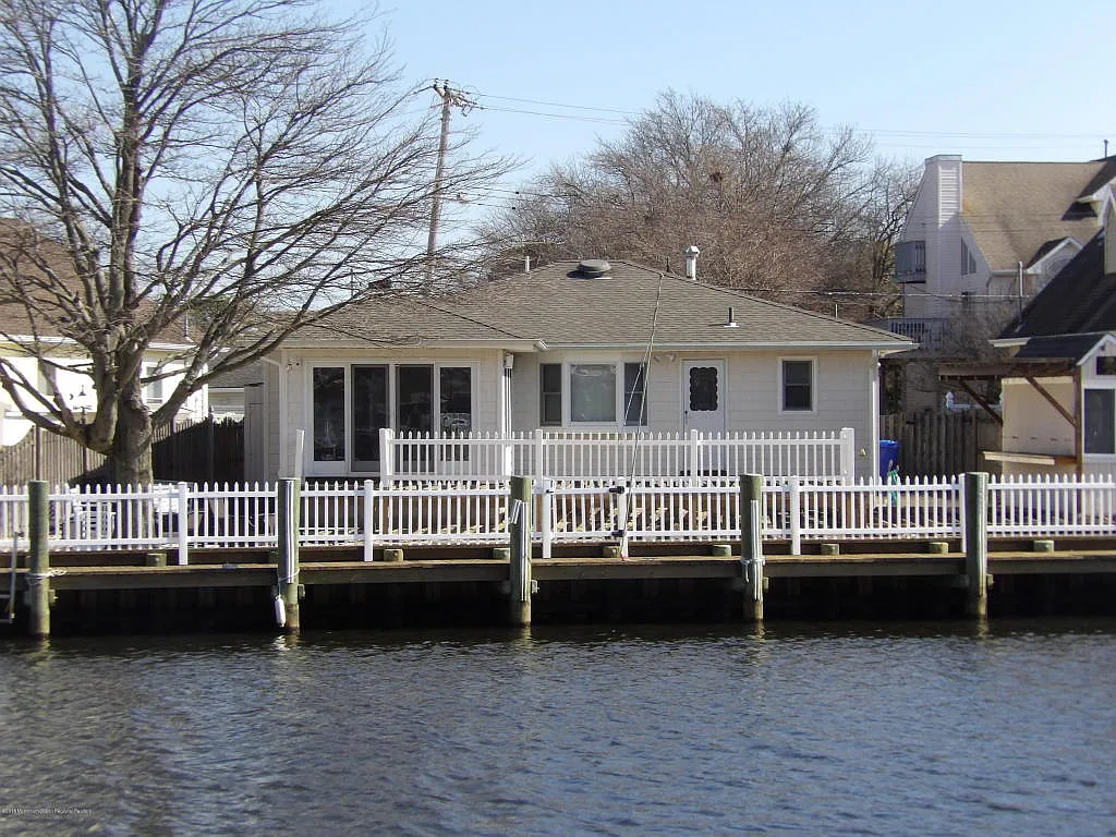 3162 Windsor Ave photo 1