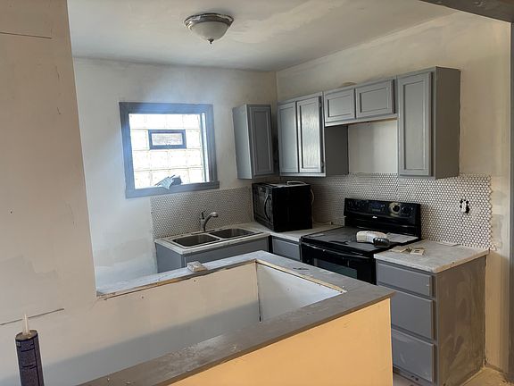 3rd image of 2858 Glasgow Ave