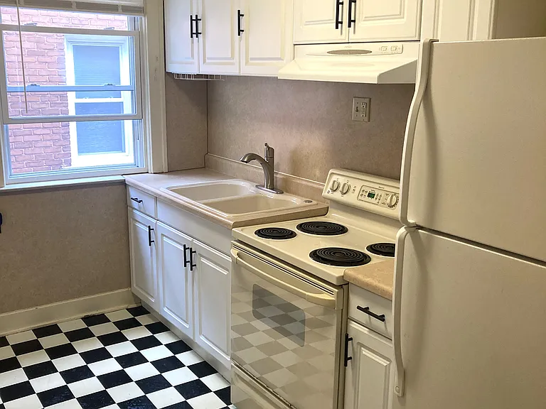 353 W Webster Ave — Photo 12