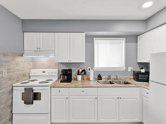 4th image of 30561 Krauter Ave