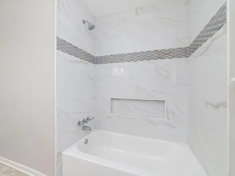 25602 Oakhurst Dr — Photo 18