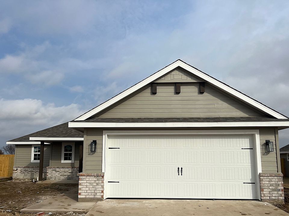 1st image of 111 Mustang Dr