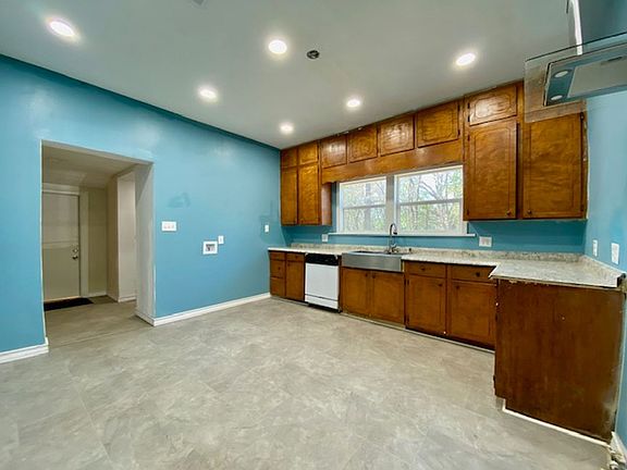 5th image of 243 W 74th St