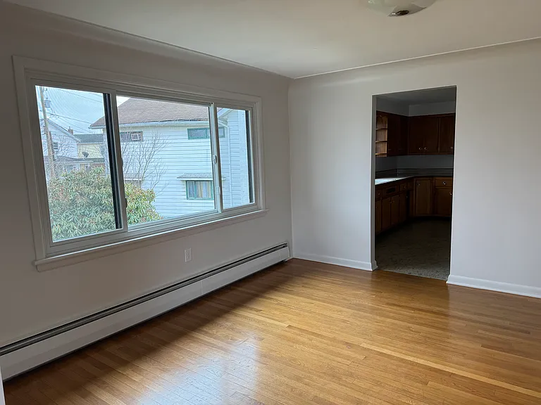 307 Warren St — Photo 10