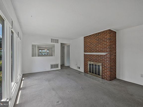 5th image of 9410 Sheridan St