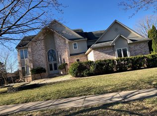 47090 N Pointe Dr, Canton, MI 48187