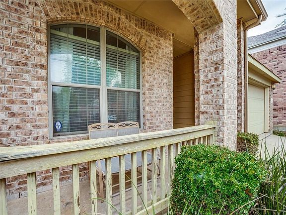 4th image of 413 Twin Knoll Dr