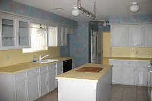 Kitchen w/Island