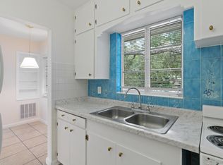 1161 NE Cleveland St APT 4, Clearwater, FL 33755