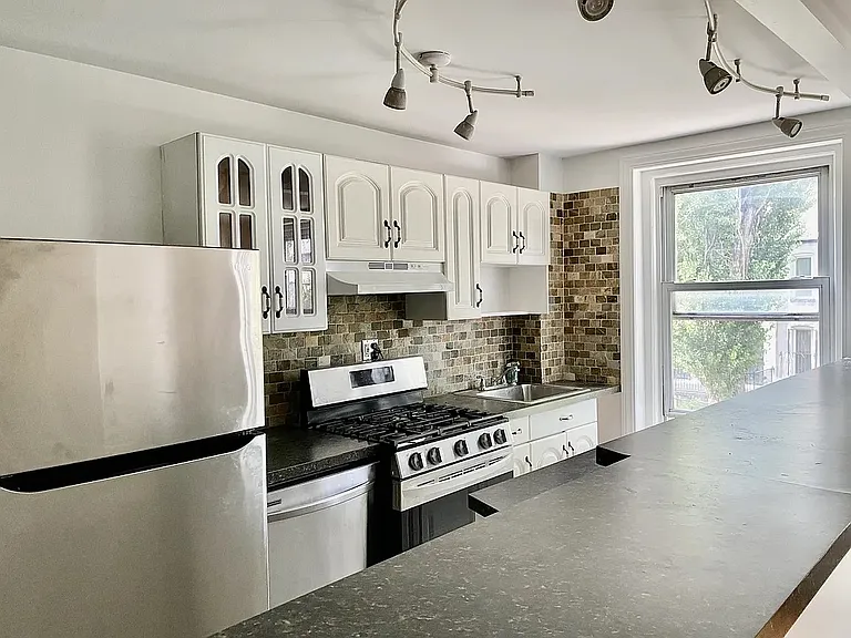 55 Bainbridge St #2 — Photo 4