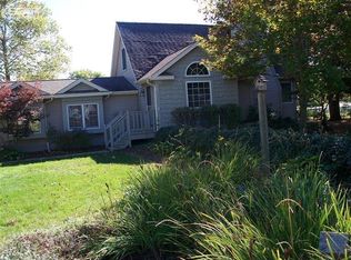 514 Riverside Dr, Linden, MI 48451