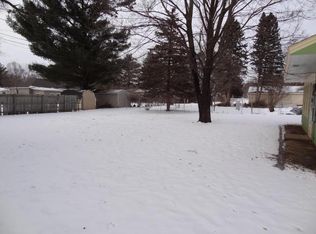 934 10th St, Waupaca, WI 54981