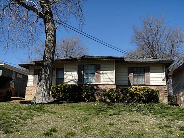 1st image of 1138 College St