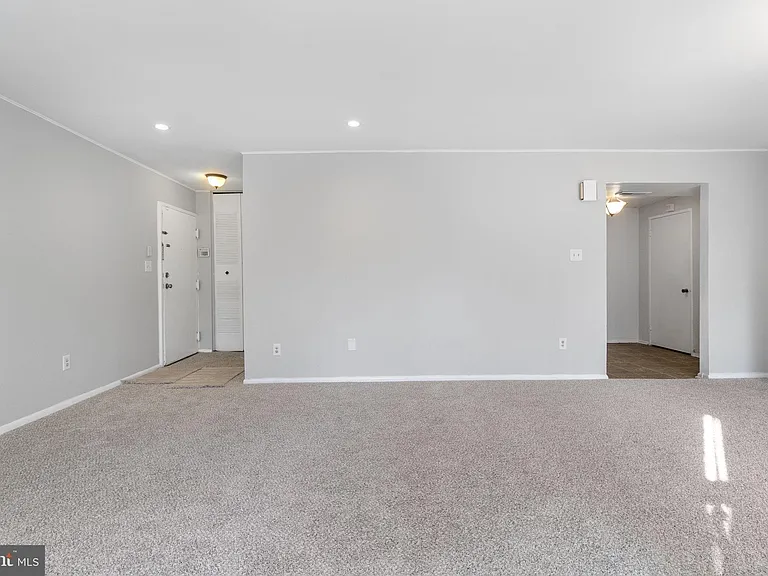 10239 Prince Pl #26-102 — Photo 6