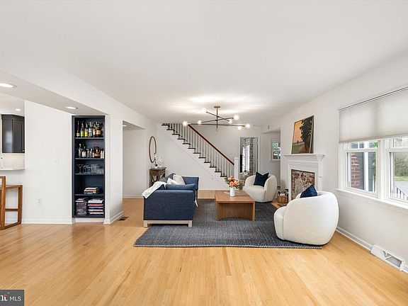 5th image of 246 Witherspoon St