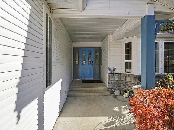 4th image of 832 Parkside Way