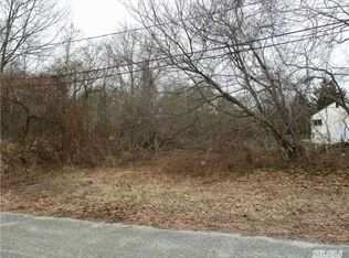 Spur Dr S, Islip, NY 11751