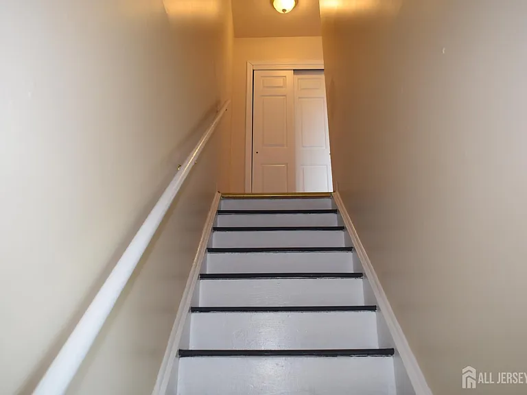 31 Larch St — Photo 21