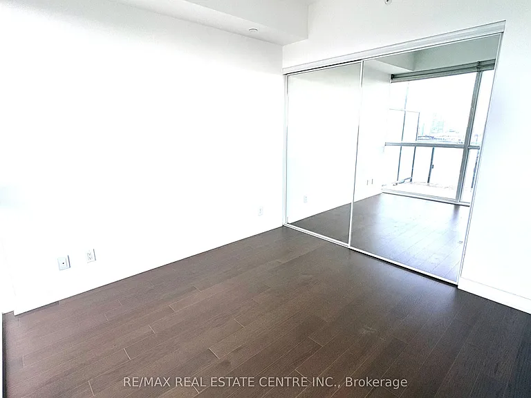 15 Grenville St #4710 — Photo 6
