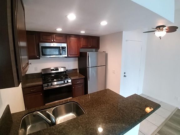 2nd image of 3227 Lincoln Ave APT 8