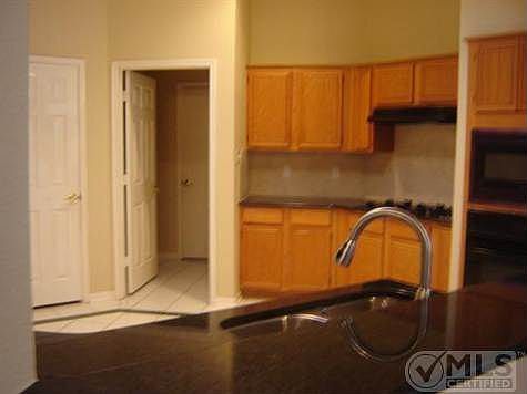 4th image of 3101 Fox Hollow Dr