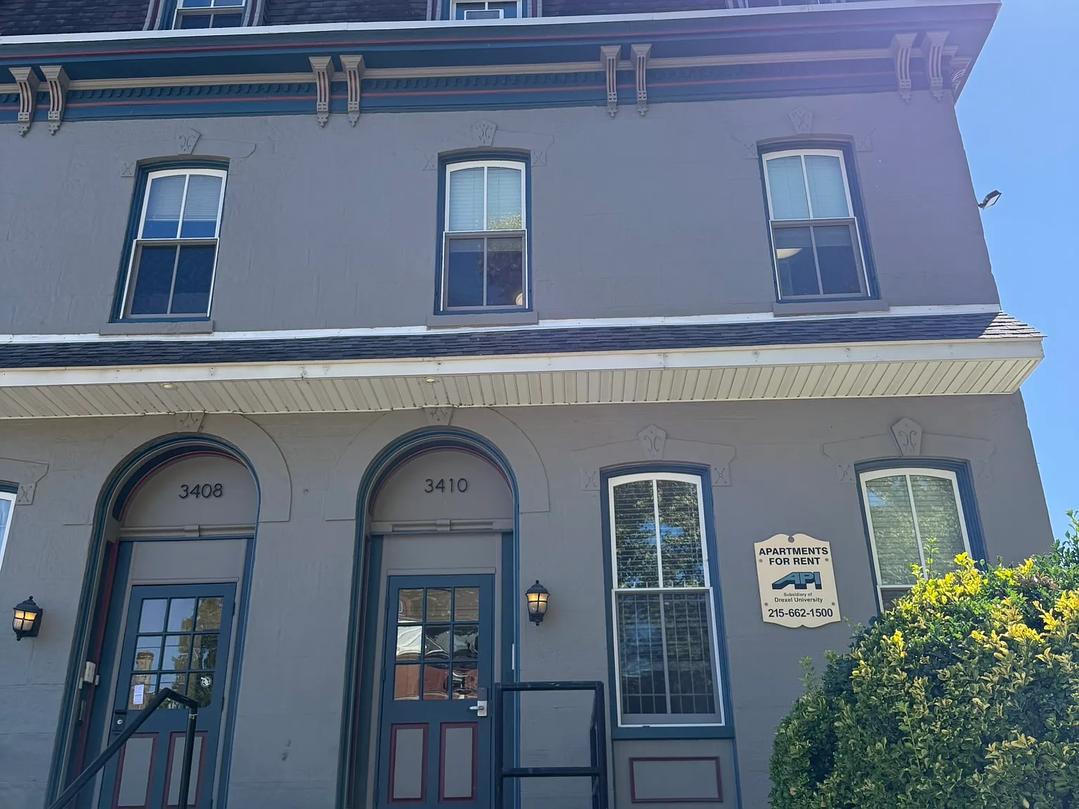 3 bed, $2,300 — Photo 1