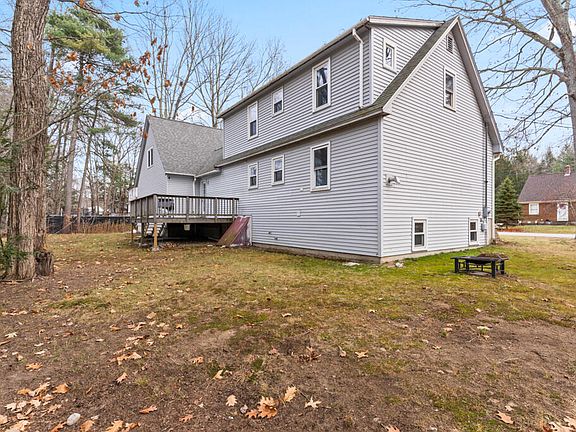 4th image of 28 Brunelle Avenue